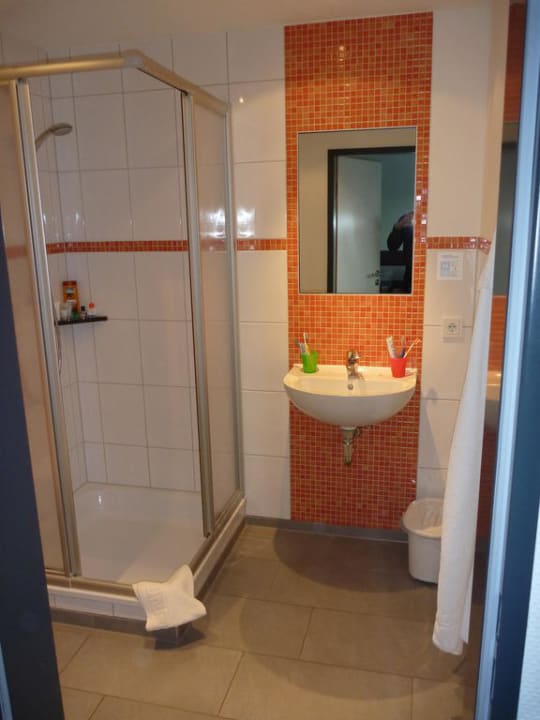 Familienzimmer-Bad Jugendherberge Köln Riehl