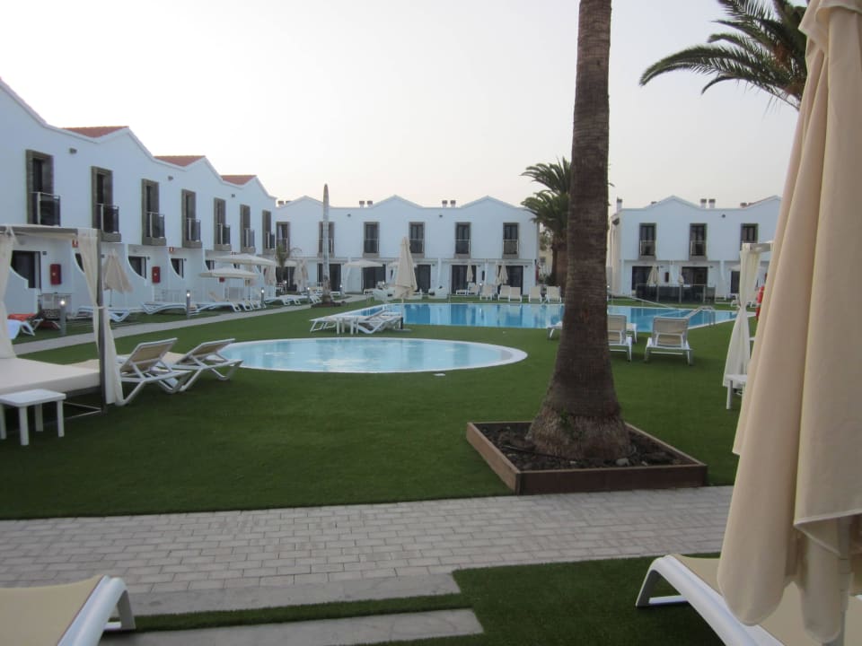 Blick auf den Pool FBC Fortuny Resort