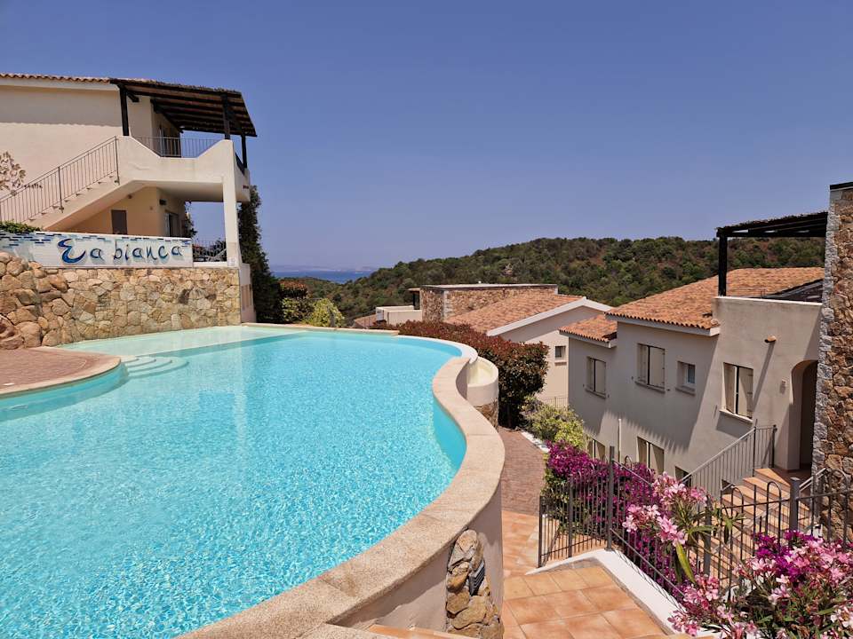 Pool EA BIANCA Residence