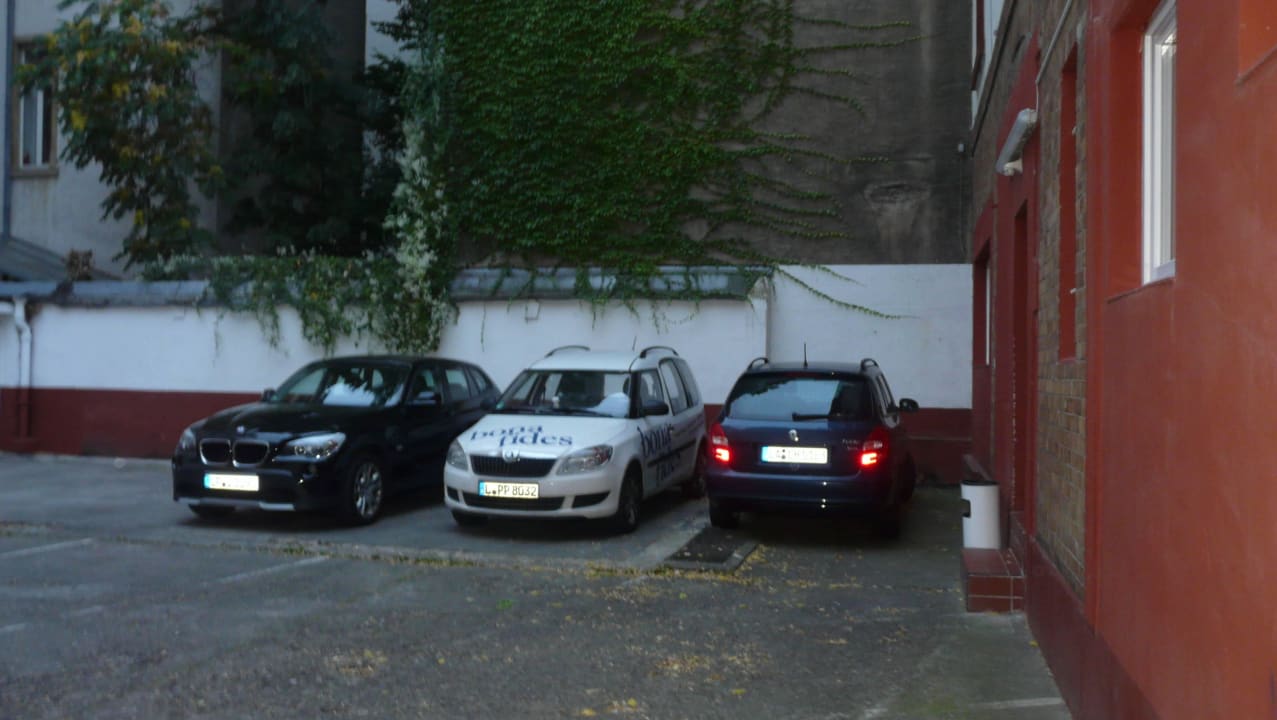 Bewachte Parkplatz bei Pension Alfa Frankfurt am M Pension Alpha Frankfurt City