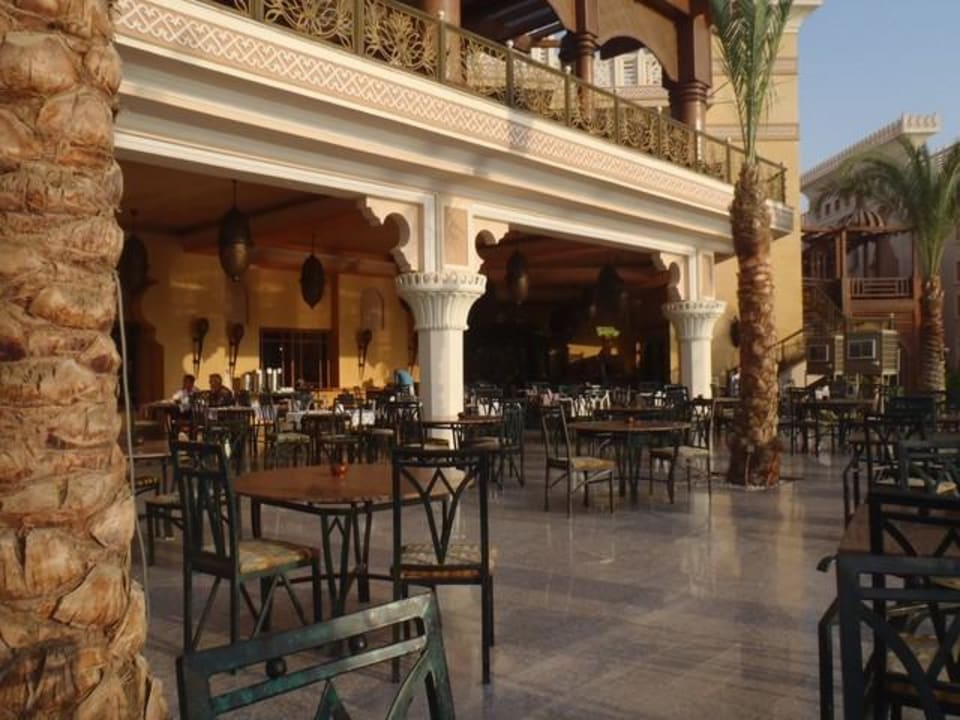 Large terrace where you can eat nicely Pickalbatros Palace Resort