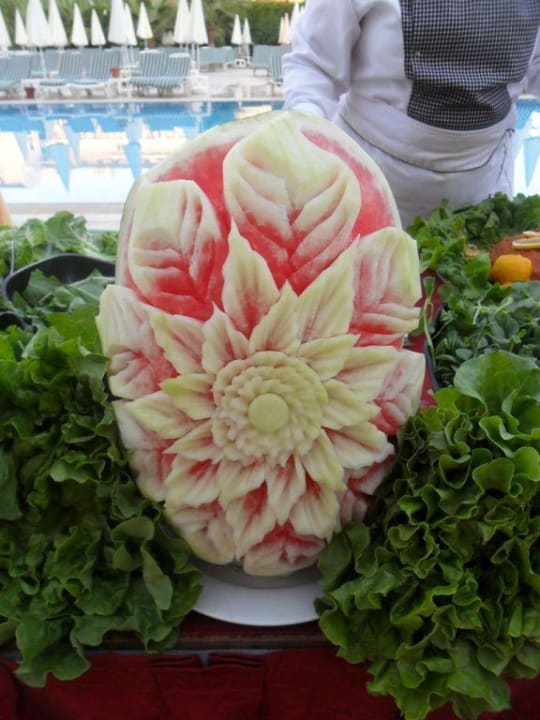 Liebevolle Dekoration des Büffets Hotel Royal Garden Beach