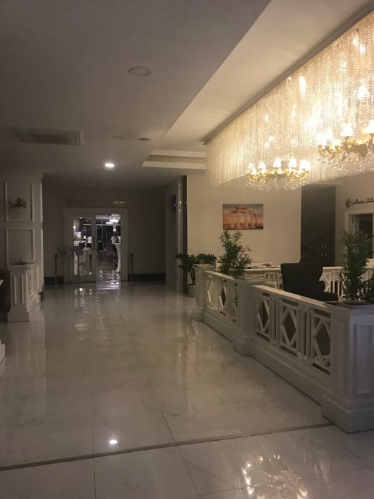 Gastro Side Royal Palace Hotel & Spa