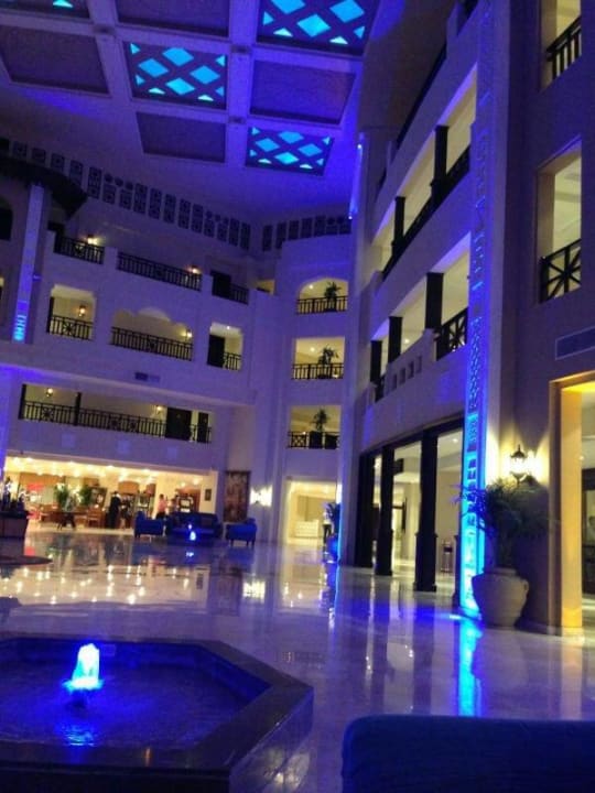 Lobby am Abend Steigenberger ALDAU Beach Hotel