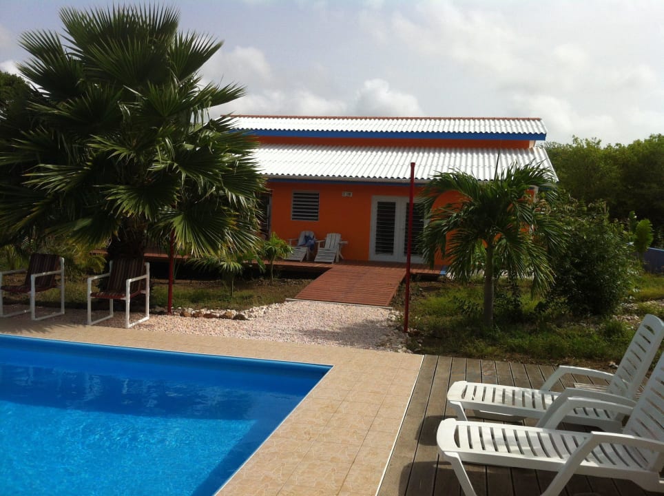 Blick vom Pool auf das 6 Personen Haus Don Genaro Apartments