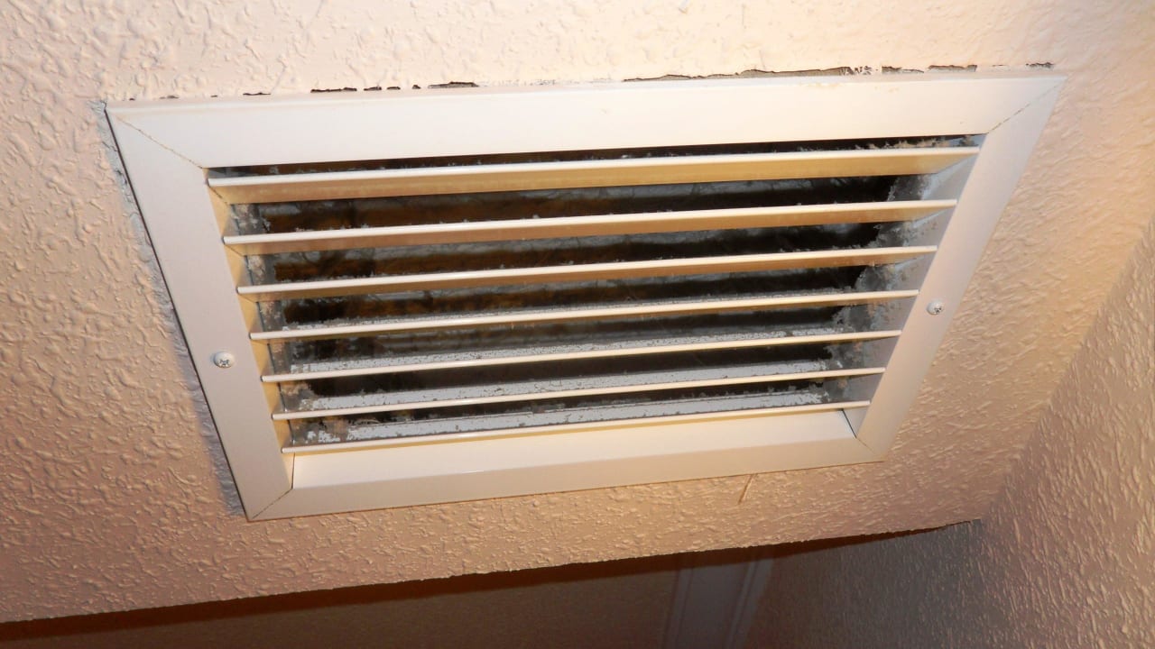 Lüftungsgitter an der Decke Green Garden Aparthotel