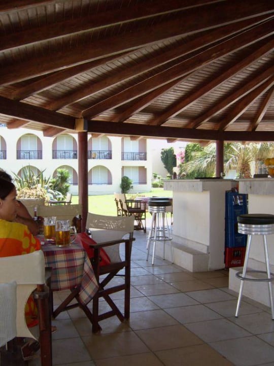 Poolbar Vantaris Luxury Beach Resort