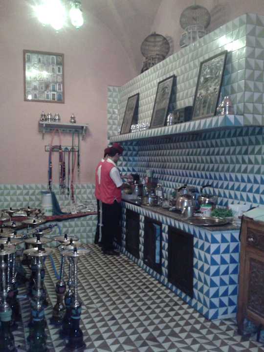 Shishabar, oftewel, thee, en waterpijp ruimte Hotel Paradis Palace