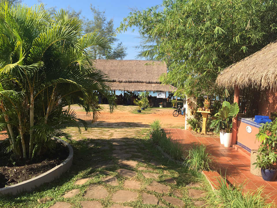 Sicht von Anlage auf Restaurant  Hotel The Secret Garden at Otres Beach