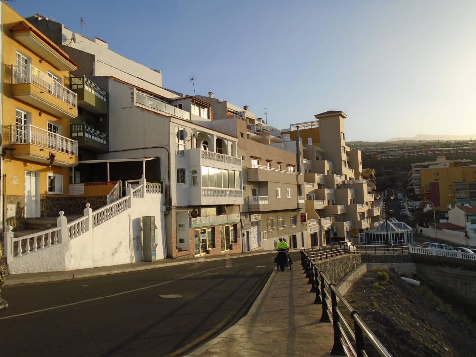 Blick von der Küste zum Hotel Hotel Los Dragos del Sur