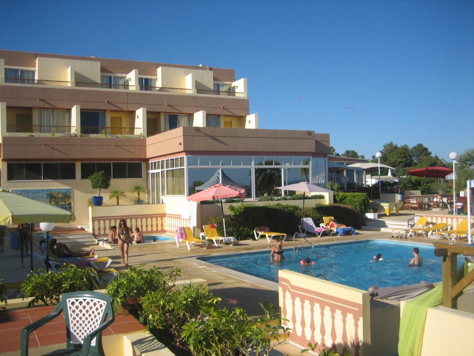 Der Pool am Nachmittag Hotel Baia Cristal