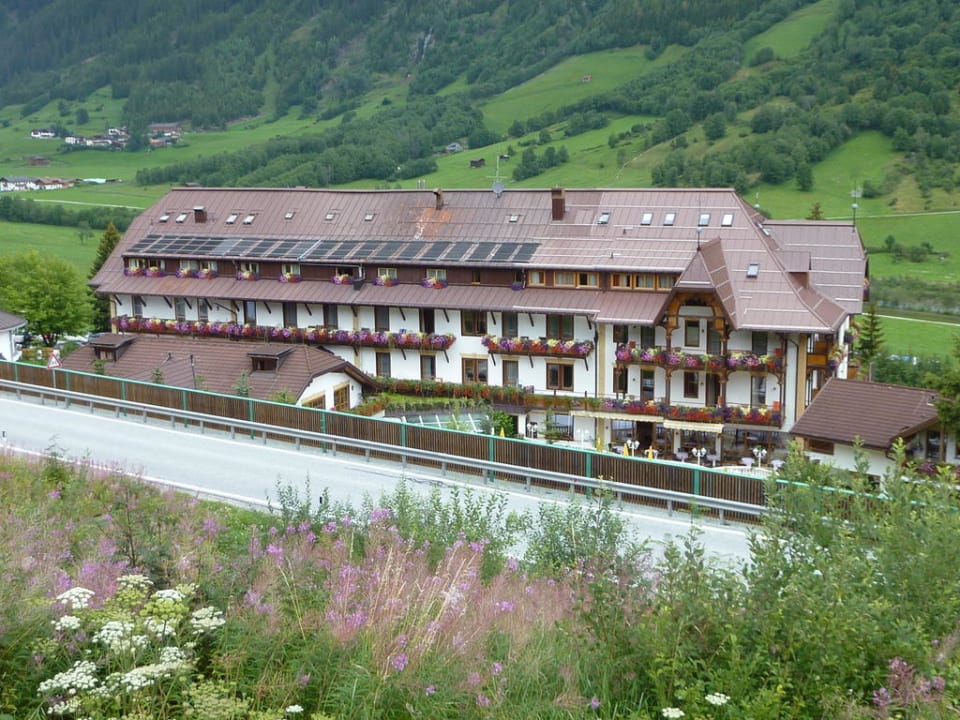 Hotel von der Talseite Sonklarhof