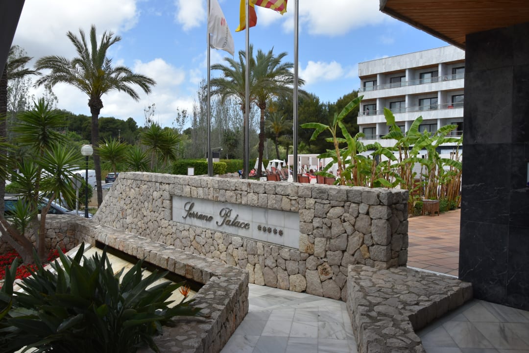 Außenansicht Hotel Serrano Palace