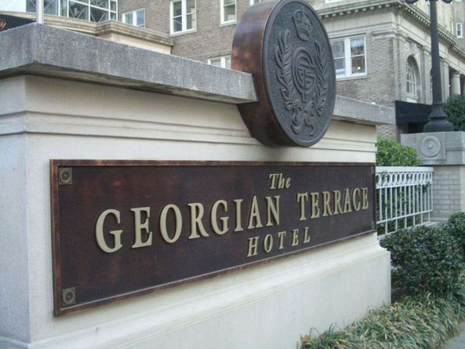 Entree Hotel The Georgian Terrace