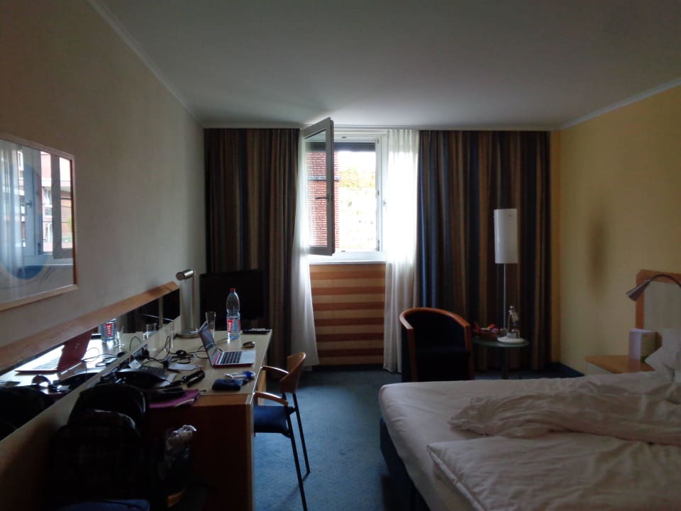 Zimmer vom Flur aus Lindner Hotel Cologne Am Dom, part of JdV by Hyatt
