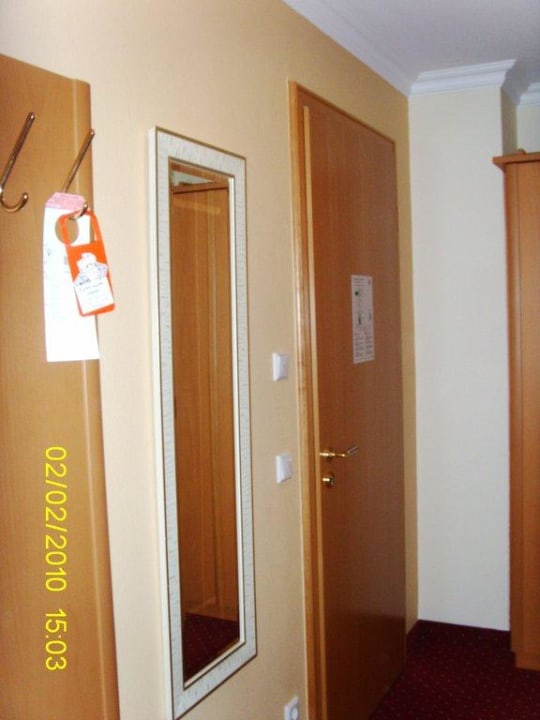 Zimmer, Blick zur Eingangstür Boutiquehotel Myn Utspann