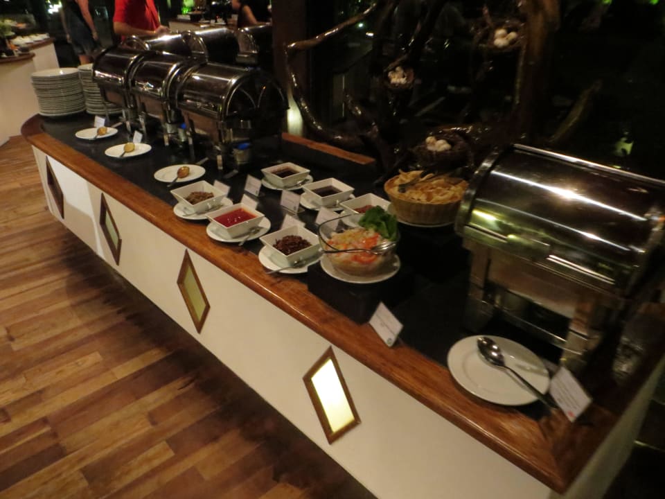 Teil des Diners im Sunset für Ocean Villa Gäste Adaaran Select Hudhuran Fushi - Premium All Inclusive