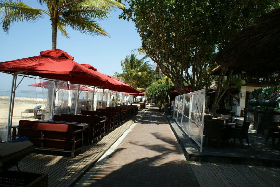 Bar / Restaurant am Strand Puri Santrian