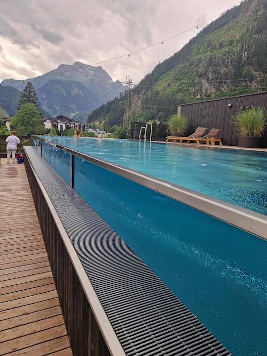 Pool Neuhaus Zillertal Resort
