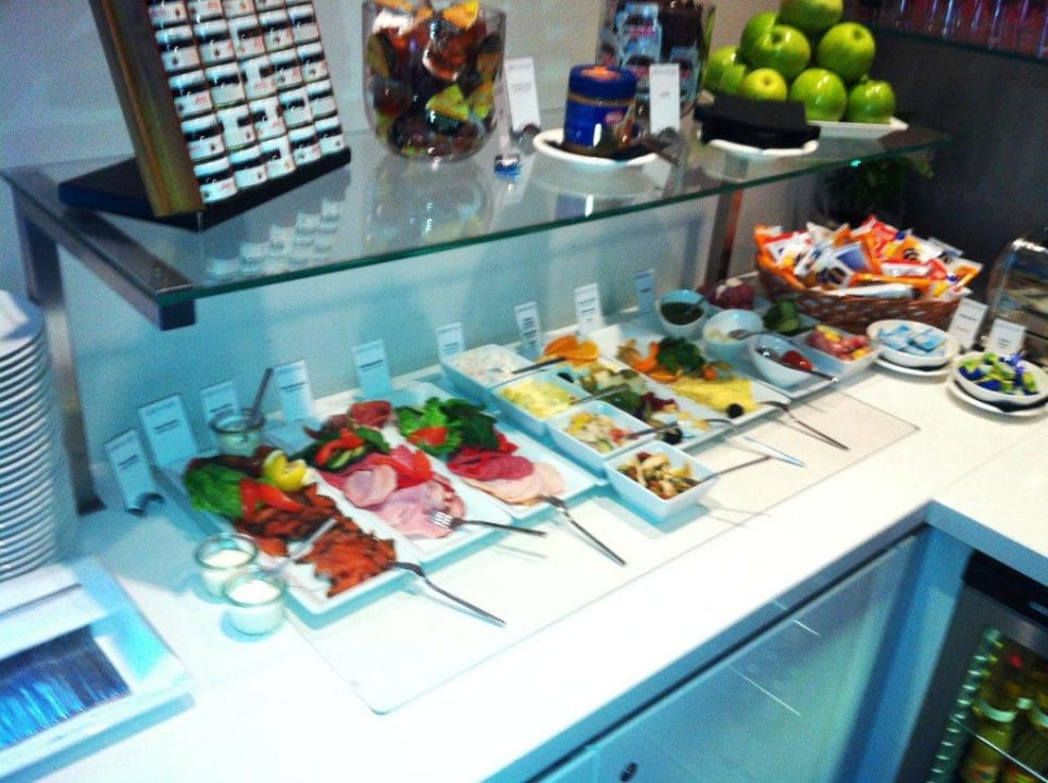 Frühstücksbuffet Executive-Lounge Vienna House by Wyndham Andel's Berlin