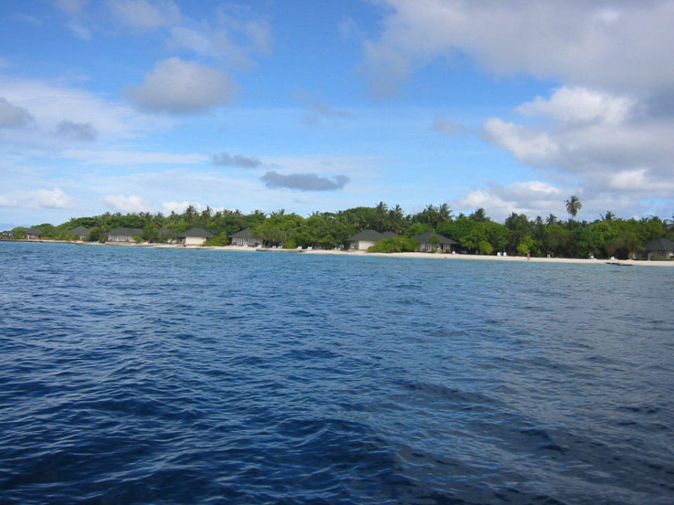 Insel vom Boot aus gesehen Adaaran Select Meedhupparu Island Resort - Premium All Inclusive