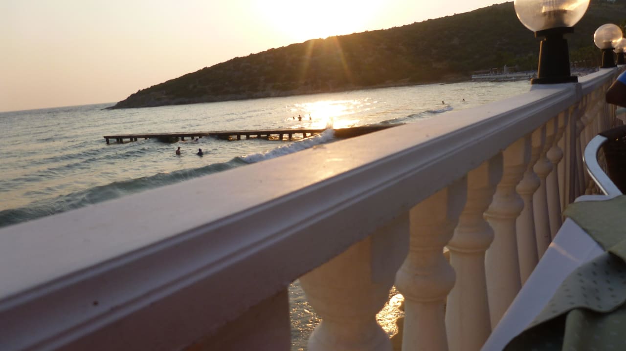 Widok z restauracji na plażę Tusan Beach Resort