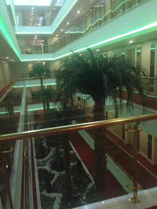 Flur zu den Zimmern Azura Deluxe Resort & Spa Hotel