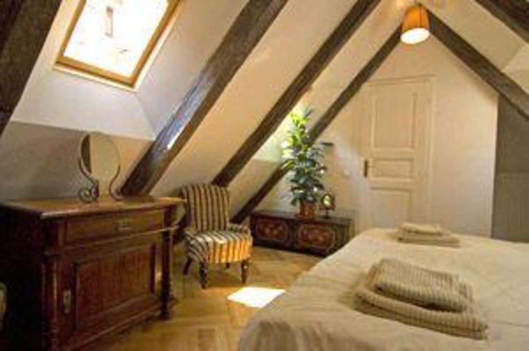 Poplar Small Luxury Palace Residence