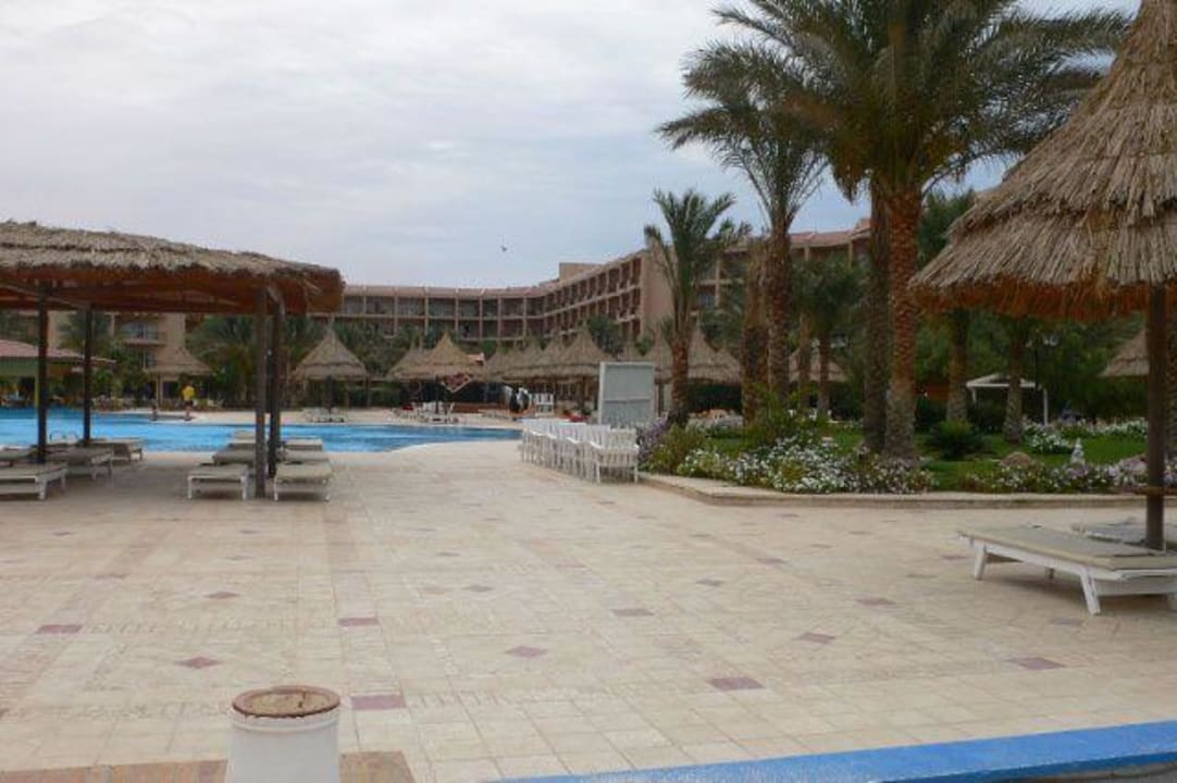 Menschenleere Poollandschaft Siva Grand Beach