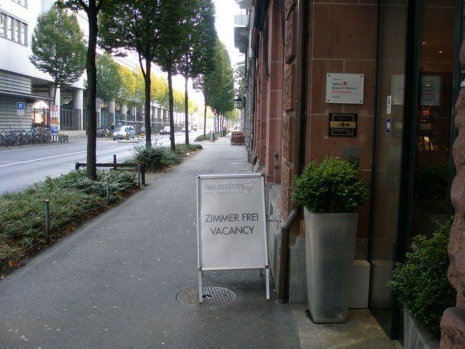 Strassenseite Eingang Waldstätterhof Swiss Quality Hotel