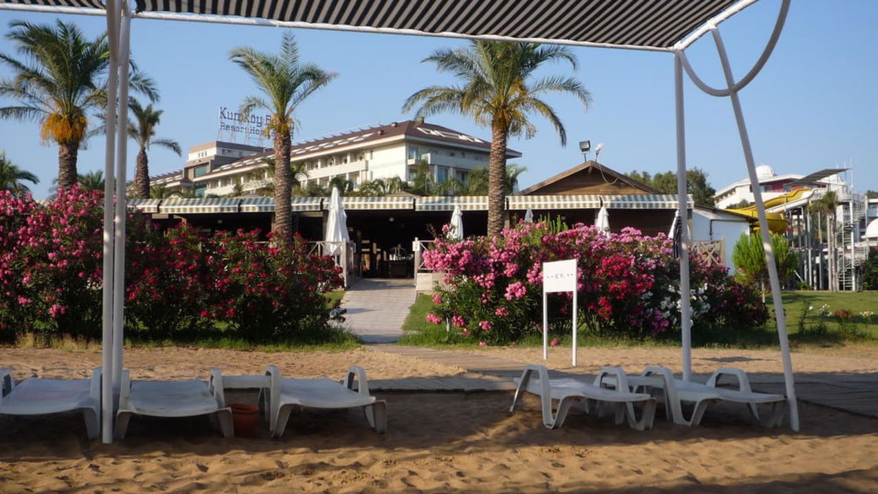 Strandrestaurant Aufgang vom Strand aus Sunis Kumköy Beach Resort Hotel & Spa