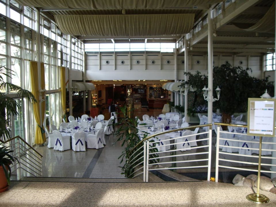 Eingangshalle,für eine Hochzeitsfeier eingedeckt Hotel Freizeit In