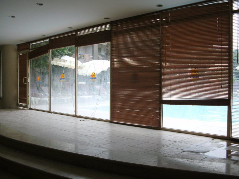 Ein/Ausgang zum Türkischen Bad Armas Gül Beach