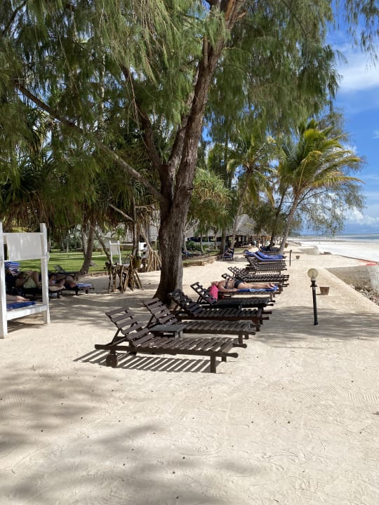 Strand Bluebay Beach Resort & Spa