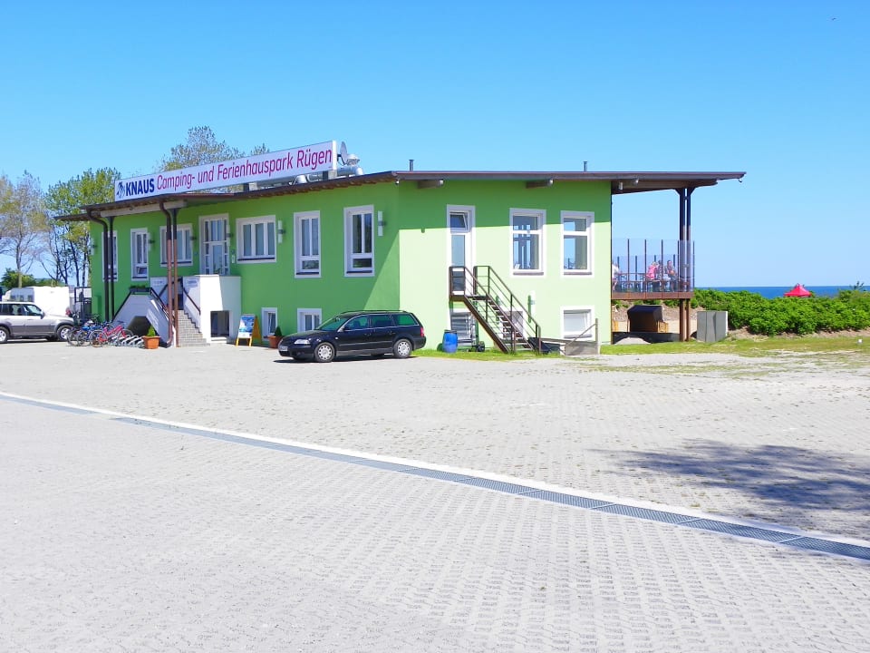 Eingang zum Ferienpark-Rezeption Knaus Camping- & Ferienhauspark Rügen