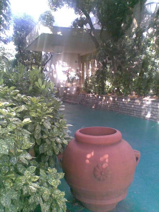 Hinten Haupteingang Hotel Ermione