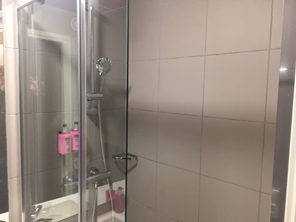 Zimmer MOXY Vienna Airport