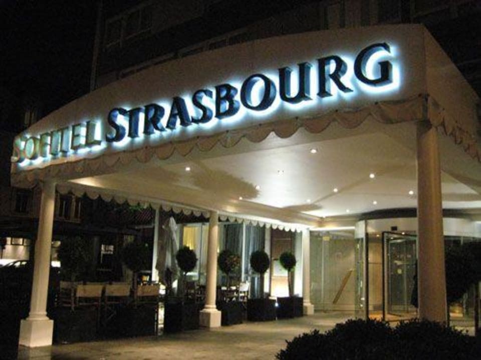 Hotel Sofitel bei Nacht Hotel Sofitel Strasbourg Grande Ile