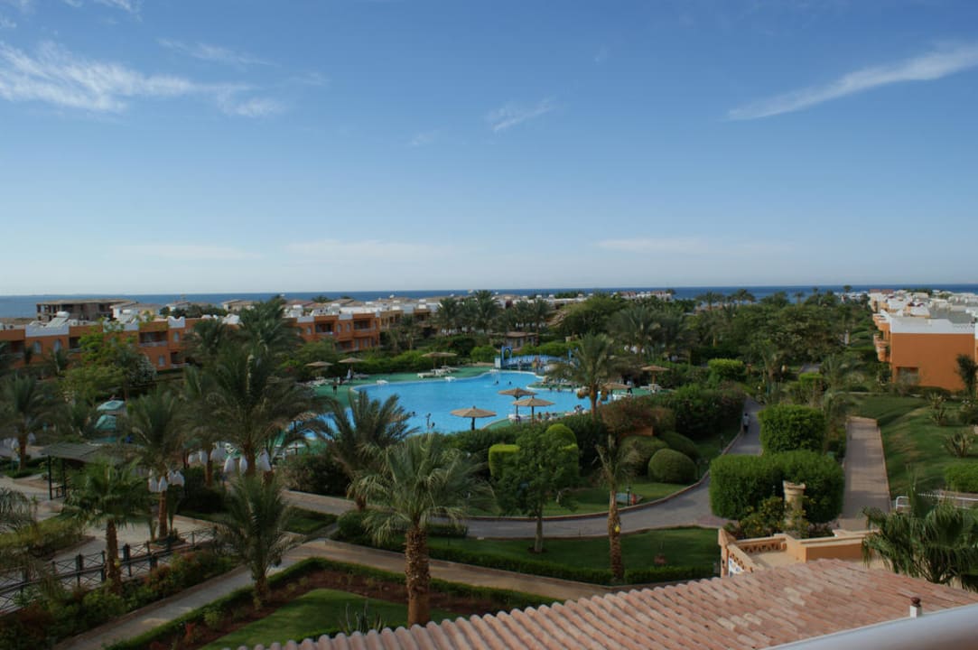 Ausblick vom Haupthaus auf den Ruhepool Golden Beach Resort