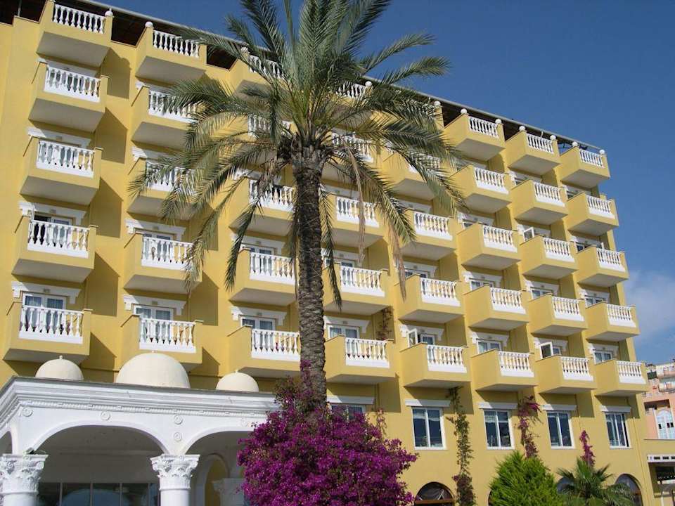 Außenansicht Larina Resort Spa & Hotel