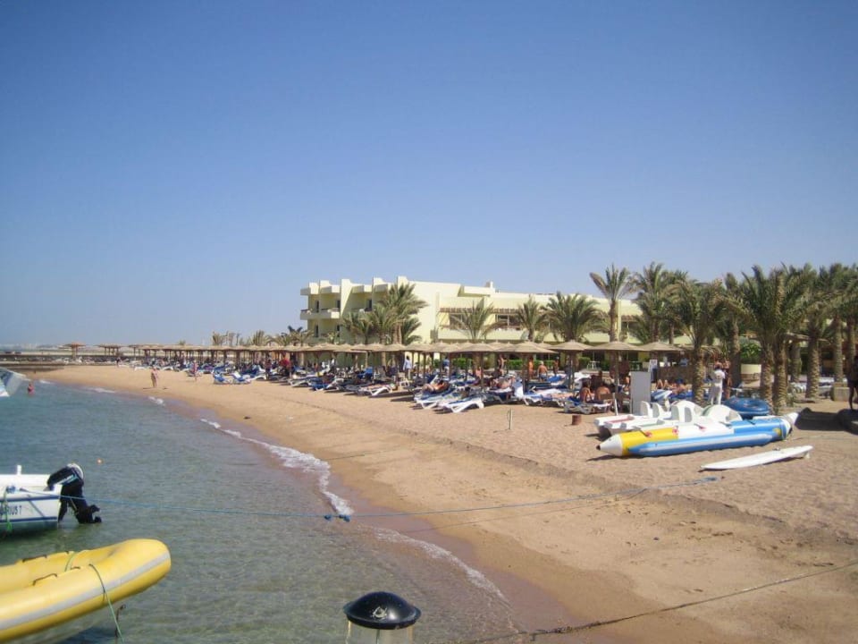 Blick vom Bootsanleger zum Strand Palm Beach Resort