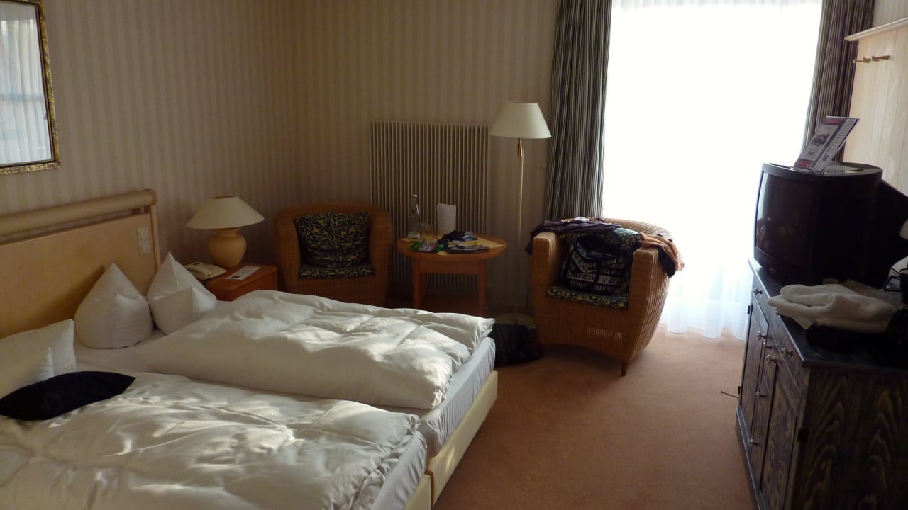 Bett und Sitzecke Dorint Strandresort & Spa Ostseebad Wustrow