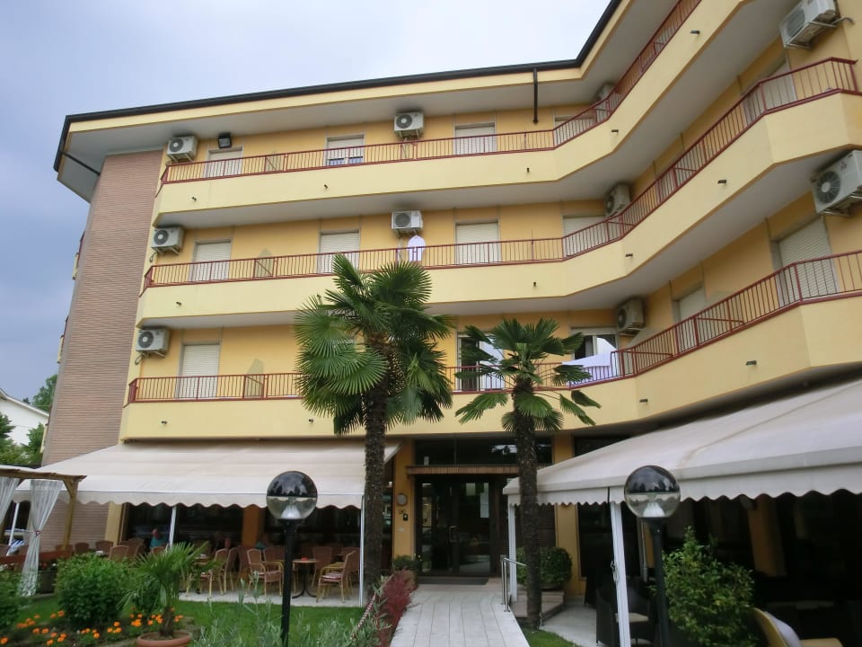 Haupteingang Hotel Imperial