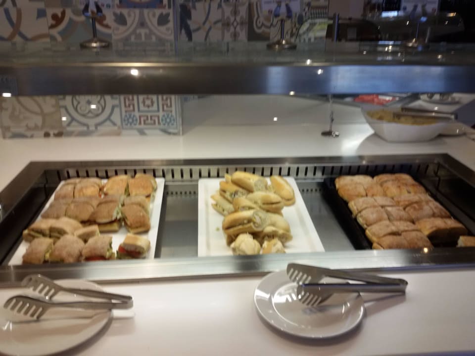 Snacks bei AI db San Antonio Hotel + Spa