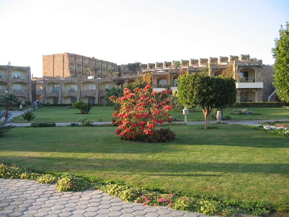 Gepflegter Garten Brayka Bay Resort