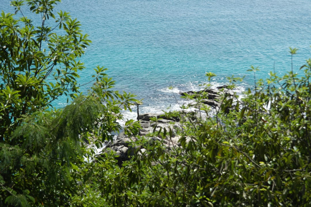 Ausblick vom Balkon auf's Meer Hilton Seychelles Northolme Resort & Spa