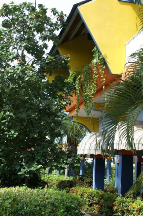 Terrasse Hauptrestaurant unter Balkon ASTON Costa Verde Beach Resort