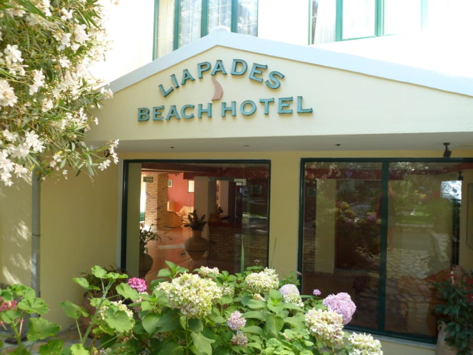 Eingang Haupthaus Hotel & Apartments Liapades Beach