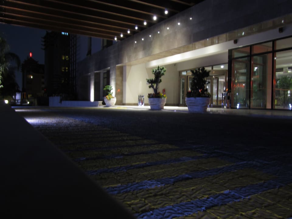 Hotel bei Nacht Port Side Resort Hotel