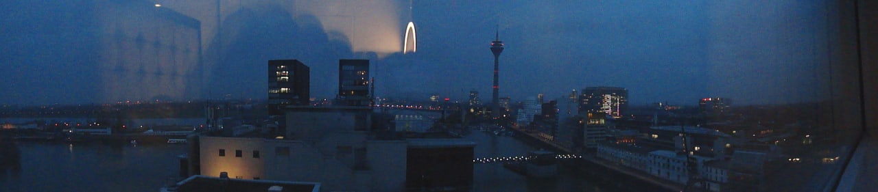 Zimmer ausblick in der 12-ten Etage INNSiDE by Meliá Düsseldorf Hafen